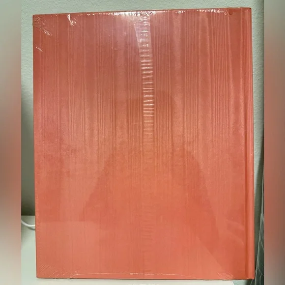 Gucci Holiday 2018 Coral Home Decorative Book - Picture 5 of 6